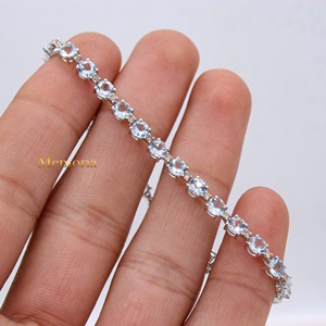 กำไลเทนนิสประดับเพชรและพลอยอะความารีนทรงกลมธรรมชาติ ทองคำขาว 14k แท้ ขายส่ง Memoria Jewels - Product Image 5