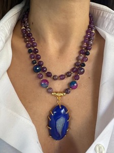 Collier en résine élégant multicolore, fabriqué artisanallement, avec une touche de luxe, provenant d'Inde. - Product Image 4