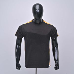 เสื้อยืดแขนสั้นสีดำสำหรับผู้ชาย ดีไซน์ใหม่ล่าสุด แต่งขอบสีเหลือง ทรงปกติ คอกลม ผ้าถักโพลีเอสเตอร์ สไตล์ลำลอง - Product Image 1