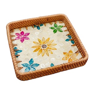 Elegante bandeja de nácar para servir, artesanías naturales para cada ocasión especial - Product Image 1