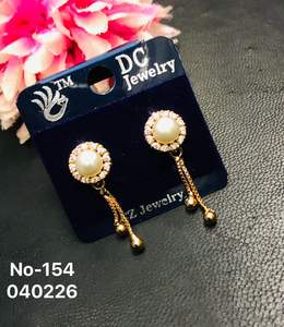 Pendientes de Acero Inoxidable Chapados en Oro con Circonitas Cúbicas |   Pendientes de circonita cúbica con diseño geométrico de moda para mujer - Product Image 2