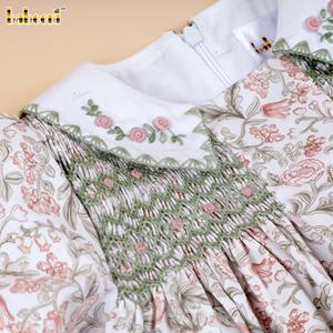 DR4520 – Robe smockée vintage à motifs floraux avec bordure décorative - Product Image 4