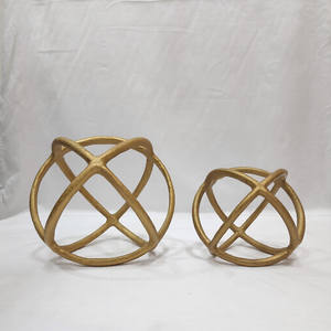 Par de Esculturas Decorativas de Mesa con Diseño de Coral en Diferentes Estilos, de Aluminio Chapado en Oro - Product Image 1