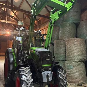 Logre los mejores resultados agrícolas con el tractor Fendt 207 Vario: construcción de alta calidad, características avanzadas y rendimiento confiable. - Product Image 2