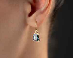 Pendientes Colgantes de Topacio Místico con Corte Esmeralda, Plata de Ley 925, Chapados en Oro de 14K, Gema Iridiscente Arcoíris - Product Image 3