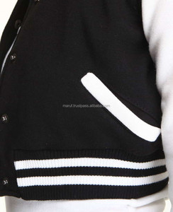 เสื้อแจ็คเก็ตวาร์ซิตี้ผ้าฝ้ายฟลีซ ระบายอากาศได้ดี เป็นมิตรกับสิ่งแวดล้อม สำหรับผู้หญิง ฤดูหนาว แบบ OEM  ผ้า softshell  ปักโลโก้ตามสั่ง  ทรงครอป  แบบมีฮอร์น - Product Image 2