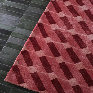 Tapis en laine à motif hexagonal abstrait |   Tapis géométrique contemporain à tons neutres, tufté à la main, pour projets de décoration intérieure design - Product Image 5
