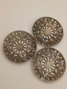 Durable Round <b>Metal</b> Coaster Offering Superior Scratch Resistance For Cups Mugs Glasses And Beverage Serving Accessories Daily - Product Image 1