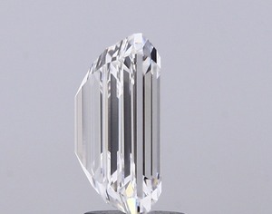 Diamant blanc de laboratoire de 3,25 carats, taille émeraude, couleur F, clarté VVS2, polissage excellent, pour une joaillerie de luxe moderne. - Product Image 4
