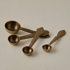 Ensemble de cuillères à mesurer en laiton antique et acier inoxydable, 4 pièces, manche long, outils de cuisine écologiques, résistants à la chaleur, lavables au lave-vaisselle - Product Image 1