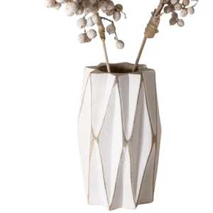 Ensemble de mini-vases artisanaux en bois de noyer – Bouteilles à fleurs modernes pour table, conteneurs artisanaux en bois massif, accents décoratifs pour salon - Product Image 3