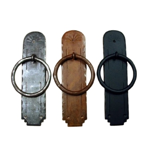 Bourrelier de porte vintage en fer forgé, rustique, en métal forgé à la main, anneau de porte antique noir en fonte pour porte en bois - Product Image 2