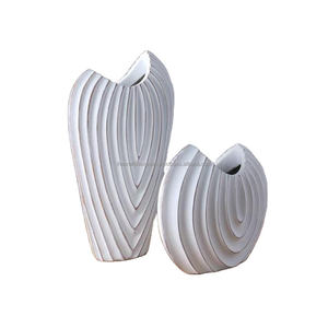 Jardinières en porcelaine tendances Présentoir de sol Vase à fleurs moderne Lot de 2 vases en céramique personnalisés Jardinières et pots en fibre de verre Blanc - Product Image 1