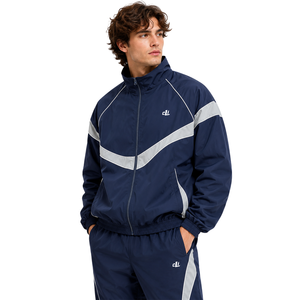 Chaqueta cortavientos azul marino personalizada por sublimación para hombre, al por mayor, con cuello alto y cremallera completa, pantalones deportivos a juego. - Product Image 5