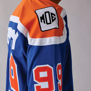 เสื้อฟุตบอลอเมริกันแบบสั่งทำโลโก้ OEM แขนยาว คอวี ผ้าตาข่าย แห้งเร็ว ระบายอากาศได้ดี สำหรับทีม พร้อมปักหมายเลข 3 มิติ - Product Image 4