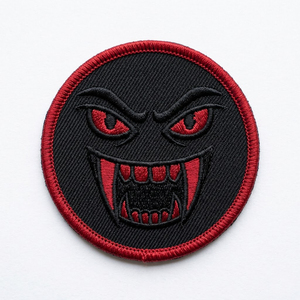 Parche Termoadhesivo Personalizado de Corazón Rojo con Alas de Murciélago Negras, Insignia Bordada Redonda, Aplique Gótico Punk para Ropa, Chaquetas y Mochilas - Product Image 3
