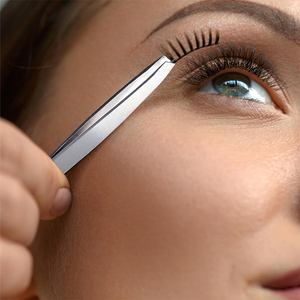 Pinzas profesionales de acero inoxidable con punta inclinada para cejas, herramientas de belleza para depilación de precisión y cuidado de cejas - Product Image 5
