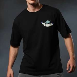 Camiseta unisex de secado rápido con diseño personalizado por sublimación, de algodón y poliéster, para uso casual y formal, ideal para ropa urbana. - Product Image 1