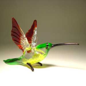Figurine d'oiseau colibri en verre soufflé à la main, écologique, avec ailes sculptées vertes, jaunes et rouges, sculpture animale, objet d'art décoratif - Product Image 6