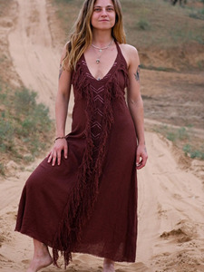 Elegante Vestido Maxi Verde Oliva de Algodón Hecho a Mano con Cuello Halter y Bordado Geométrico Intrincado y Delicado para un Estilo Bohemio - Product Image 3