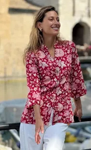 Camisa Bohemia de Algodón con Estampado Artesanal para Mujer, Diseño Floral Rojo, Cuello Elegante, Manga 3/4, Estilo Casual - Product Image 2