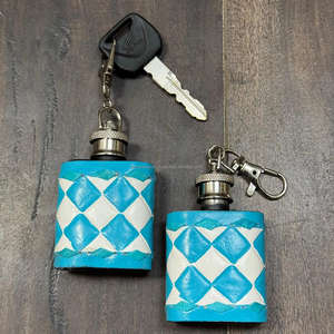 March Expo Mini Checkered Pattern Genuine Leather Hip Flask Keychain Pocket Bottle Portable Alcohol Flask Wholesale for Unisex - Product Image 5