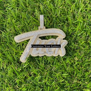 Collar Personalizado con Nombre en Letras Estilo Hip Hop, con Diamantes de Imitación Moissanite, en Tono Dorado, para Hombres y Mujeres - Product Image 3