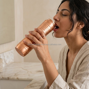 Bouteille d'eau en cuivre pur 1000 ml, finition martelée bicolore, anti-fuite, pour sport et yoga, vente en gros - Product Image 3