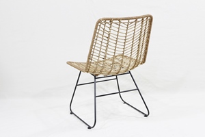 Chaise de salle à manger moderne en rotin tressé avec pieds en métal noir robustes - Product Image 5