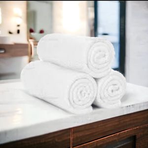 Serviette de bain en coton de qualité supérieure, style spa européen, blanche - Product Image 5