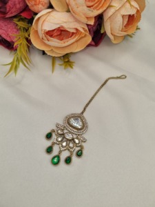 Mangtika Artesanal con Piedras Kundan y Perlas, Acabado en Oro Antiguo, Joyería para la Frente de Novia, Accesorio para el Cabello de Mujer, Venta al Por Mayor - Product Image 2