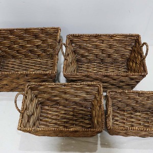 Panier de rangement rectangulaire en jacinthe d'eau naturelle et écologique avec poignées, organisateur de linge rustique multi-usages - Product Image 6