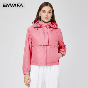Trench-coats personnalisés avec logo, veste courte à capuche pour femmes, veste légère tendance, trench-coat décontracté pour femmes - Product Image 1
