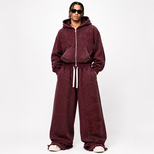 Fournisseur de survêtements pour hommes, ensemble à rayures contrastées pour les boutiques de streetwear et les détaillants de vêtements de sport, vente en gros pour les acheteurs américains - Product Image 1
