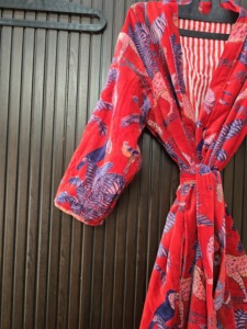 Robe en velours rouge imprimé pour femmes, manches longues, longueur complète, décontractée, été, douce, en peluche, motif animal, kimono, vêtements de nuit - Product Image 2