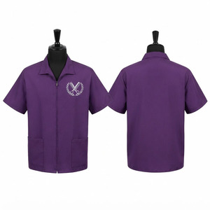 Chaqueta de Barbero para Hombre, Premium, de Polialgodón Twill, 180 GSM, Morada, Manga Corta, Cierre Frontal con Cremallera, Ropa de Trabajo con Logotipo Personalizado Bordado - Product Image 1