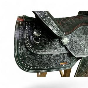 Selle de cheval en cuir western artisanale avec siège rembourré noir et décorations florales - Product Image 1