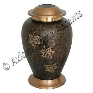 Urne en laiton de qualité supérieure avec des détails exquis et une surface brillante pour honorer les êtres chers par Axiom Home Accents - Product Image 6