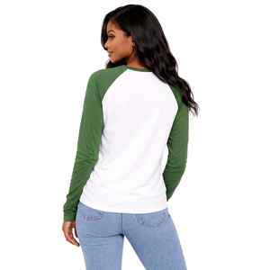 Camiseta blanca de manga larga raglán de la hermandad Iota Phi Lambda, año de fundación 1929, mangas verde esmeralda, ropa con letras griegas, top para mujer - Product Image 4