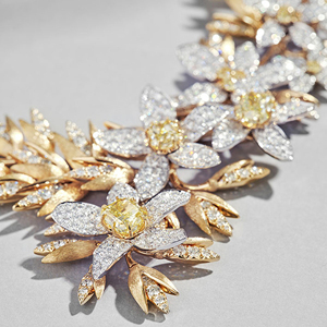 Collier ras-de-cou luxueux en or massif 18 carats avec fleur et diamant pour femme, bijoux de mariage - Product Image 1
