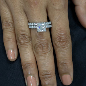 Bague de fiançailles Lurba Jewels en or blanc massif 14 carats avec diamant de laboratoire taille princesse 2 carats certifié IGI, luxe pour femme - Product Image 1