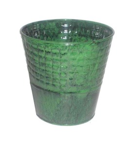 Seau de rangement cylindrique en métal vert avec motif géométrique, pour une utilisation décorative en extérieur dans le jardin - Product Image 1