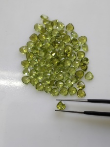 Peridoto Verde Natural de 5MM, Corte Corazón, Piedra Suelta de la Mejor Calidad para Joyería - Product Image 1