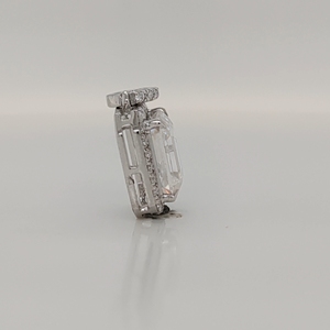 จี้เพชรทรงเอเมอรัลด์ 1.91 กะรัต จาก Lurba Jewels พร้อมเพชรแล็บโกรว์แบบ Halo ตัวเรือนทองคำขาว 14K รับรองโดย IGI เครื่องประดับเจ้าสาวสีขาวสว่าง - Product Image 2