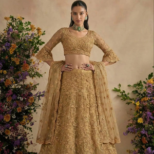 Lehenga Choli de mariée avec broderie Zardosi et motif papillon en résille pour fiançailles, Diwali et soirées de gala - Product Image 1