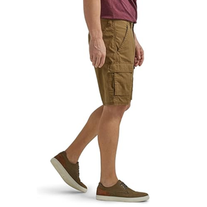 Shorts cargo pour homme en coton 100% personnalisés, multi-poches, construction robuste, marron foncé, coutures soignées, longueur genou. - Product Image 3