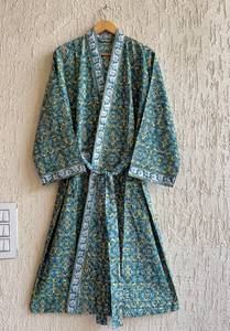 Kimono de Algodón con Estampado Floral Hecho a Mano, Túnica de Verano, Kimono Corto Talla Única, Cubrebaño Hecho a Mano para la Playa - Product Image 3