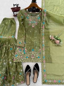 Ensemble Anarkali Sharara en soie JMC de luxe avec broderies et sequins, tenue de fête pour l'exportation - Product Image 3