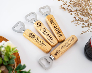 Ouvre-bouteille en bois personnalisé pour mariage, cadeau pour invités et témoins, ouvre-bouteille à bière avec poignée en bois gravée sur mesure - Product Image 3