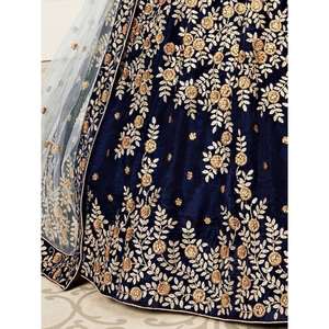 Tenue de mariée en velours brodé bleu marine envoûtante Lehenga Choli - Product Image 2